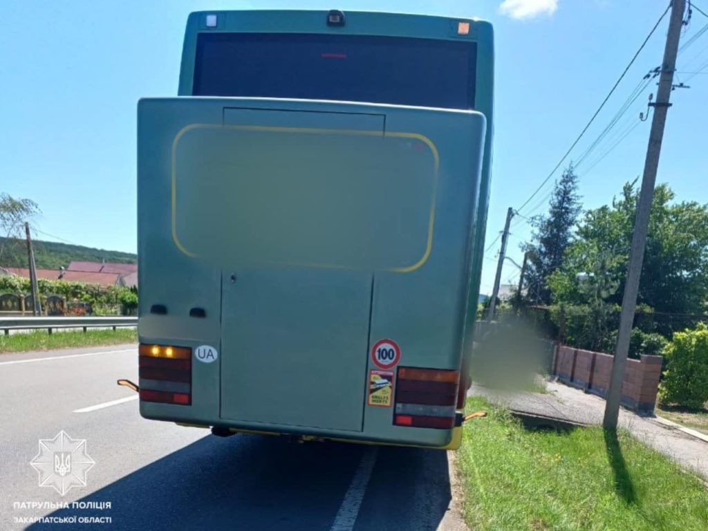 На Ужгородщині водій намагався дати хабаря патрульним