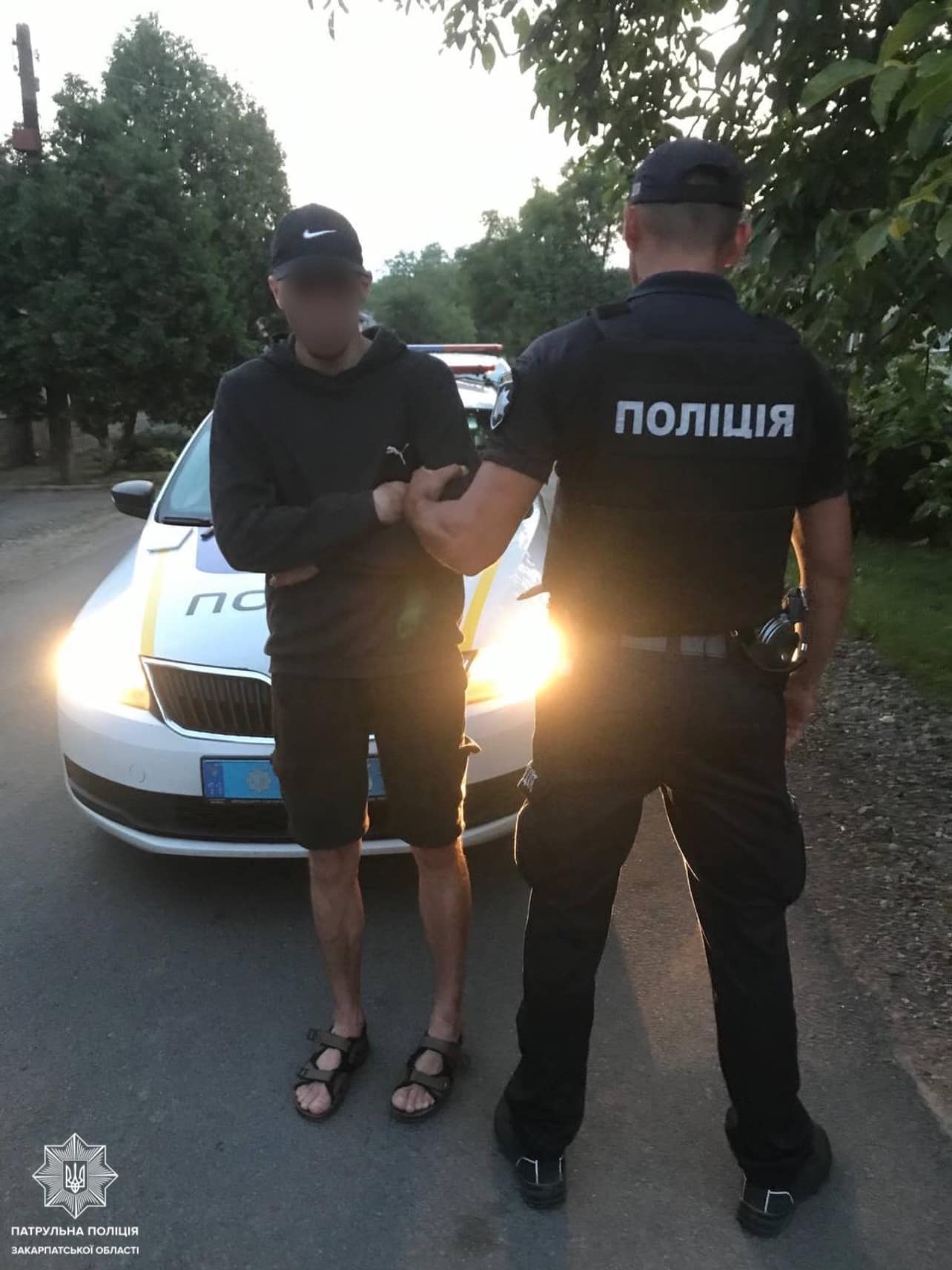 У Мукачеві на світанку двоє молодиків пограбували чоловіка