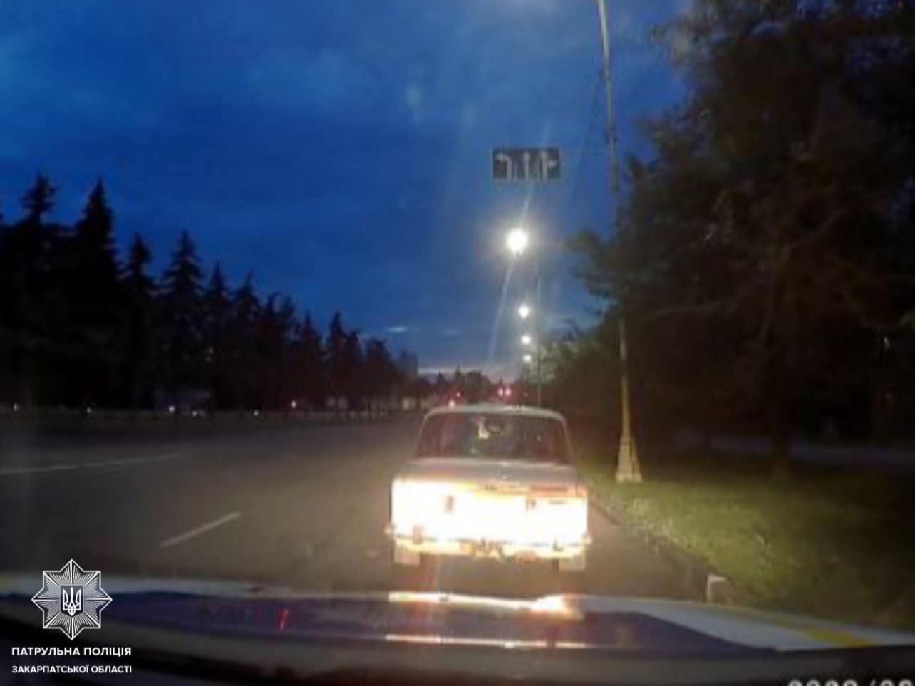 Ужгородця, якого неодноразово зупиняли п`яним за кермом, знову виявили напідпитку