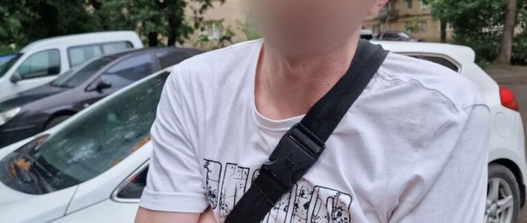 В Ужгороді затримали 32-річного чоловіка з наркотиками та пристроєм для куріння