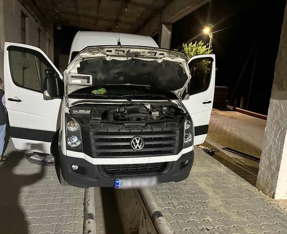 Залишився без автомобіля: іванофранківець намагався перемістити контрабанду через КПП на Закарпатті