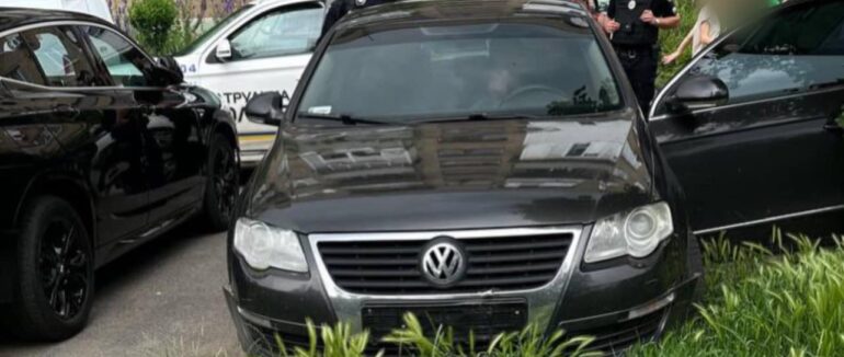 В Ужгороді затримали нетверезого водія, який зніс світлофор та пошкодив чуже авто