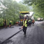 Ремонт доріг місцевого значення: на Тячівщині відновлюють дорожнє покриття