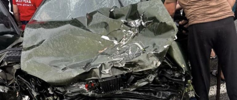 На Мукачівщині трапилася ДТП: одна автівка у кюветі