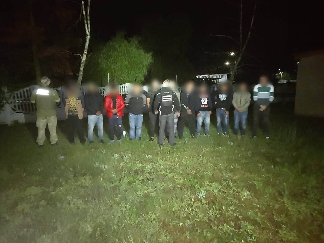 16 чоловіків призовного віку затримали впродовж доби закарпатські прикордонники