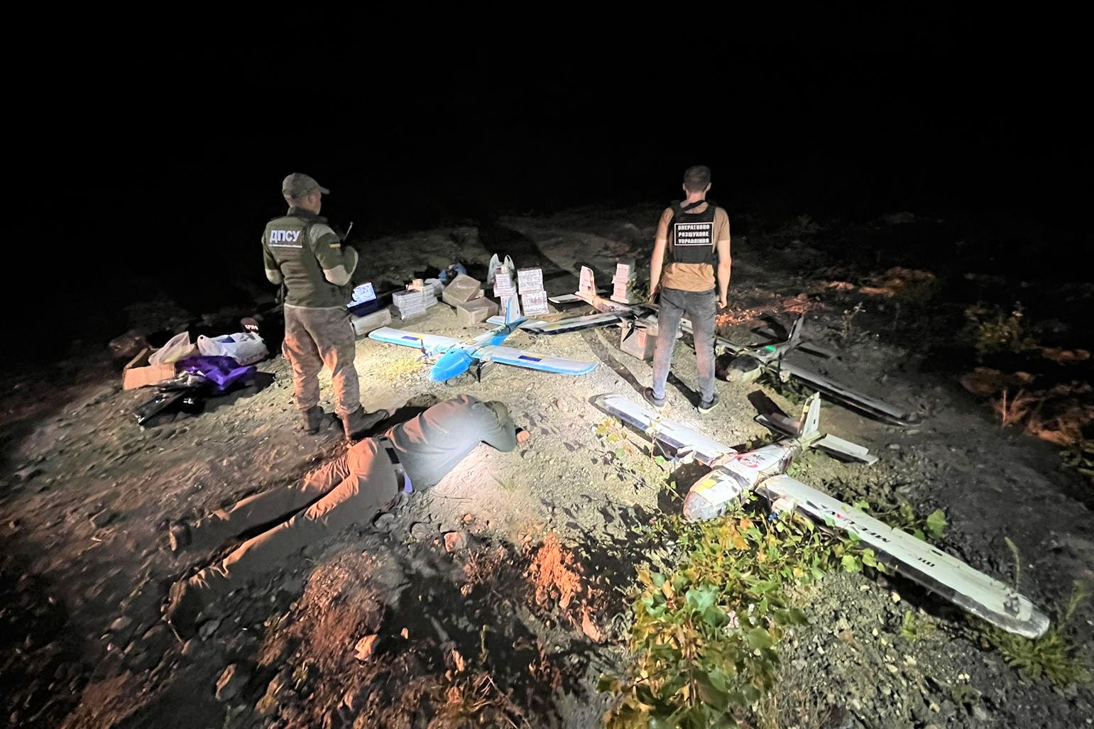 Намагався за допомогою 4 безпілотників незаконно перемістити сигарети: на Закарпатті затримали ділка