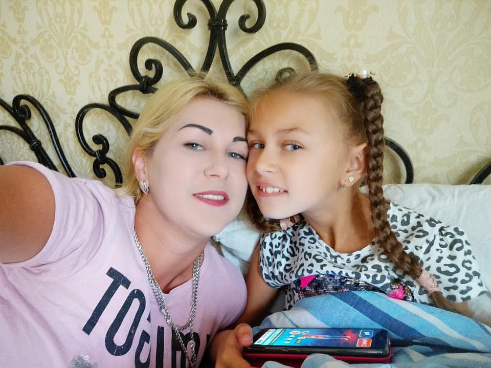 Маленька жителька Виноградова з інвалідністю ДЦП потребує допомоги небайдужих