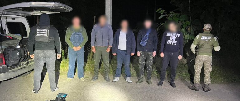 На Закарпатті біля кордону прикордонники викрили переправників з ухилянтами