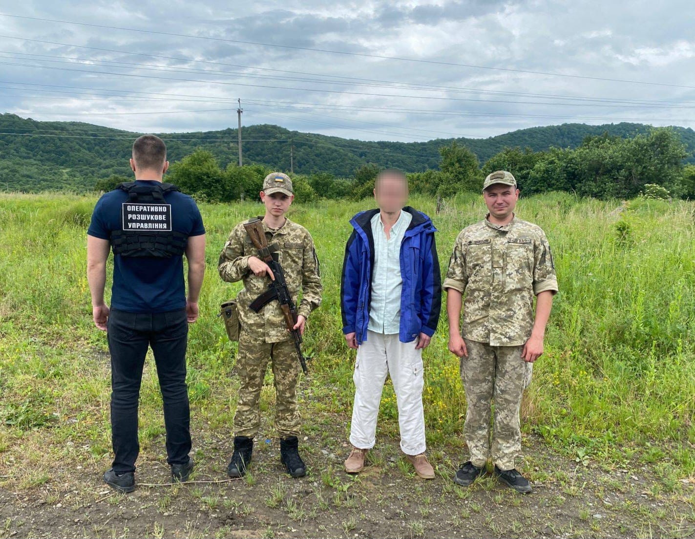 На кордоні на Закарпатті затримали трьох українців та іноземця