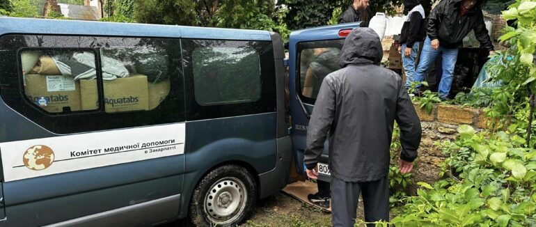 Допомога південним областям: 6 машин гуманітарної допомоги та автівки для ЗСУ