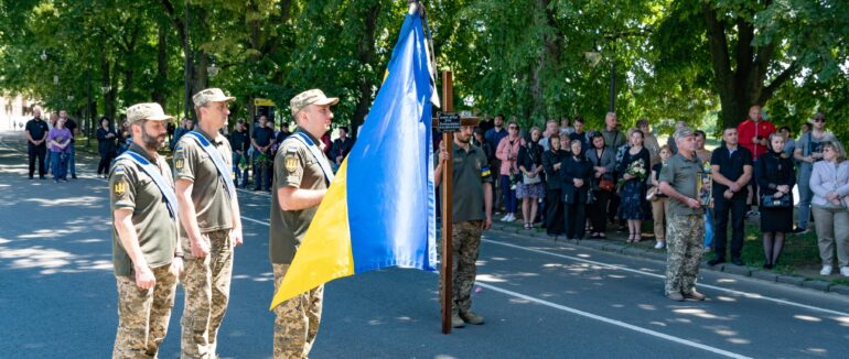 Прощання з героєм: в Ужгороді в останню путь провели захисника Еріка Штила