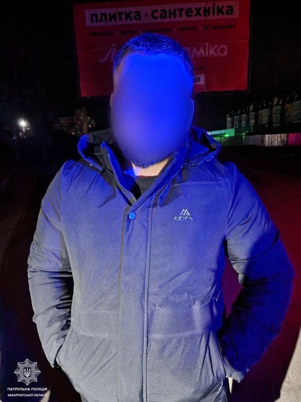 Кидався на автівки: вночі в Ужгороді затримали дебошира