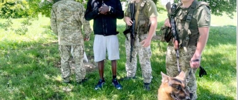 Закарпатські прикордонники поблизу кордону затримали трьох чужинців