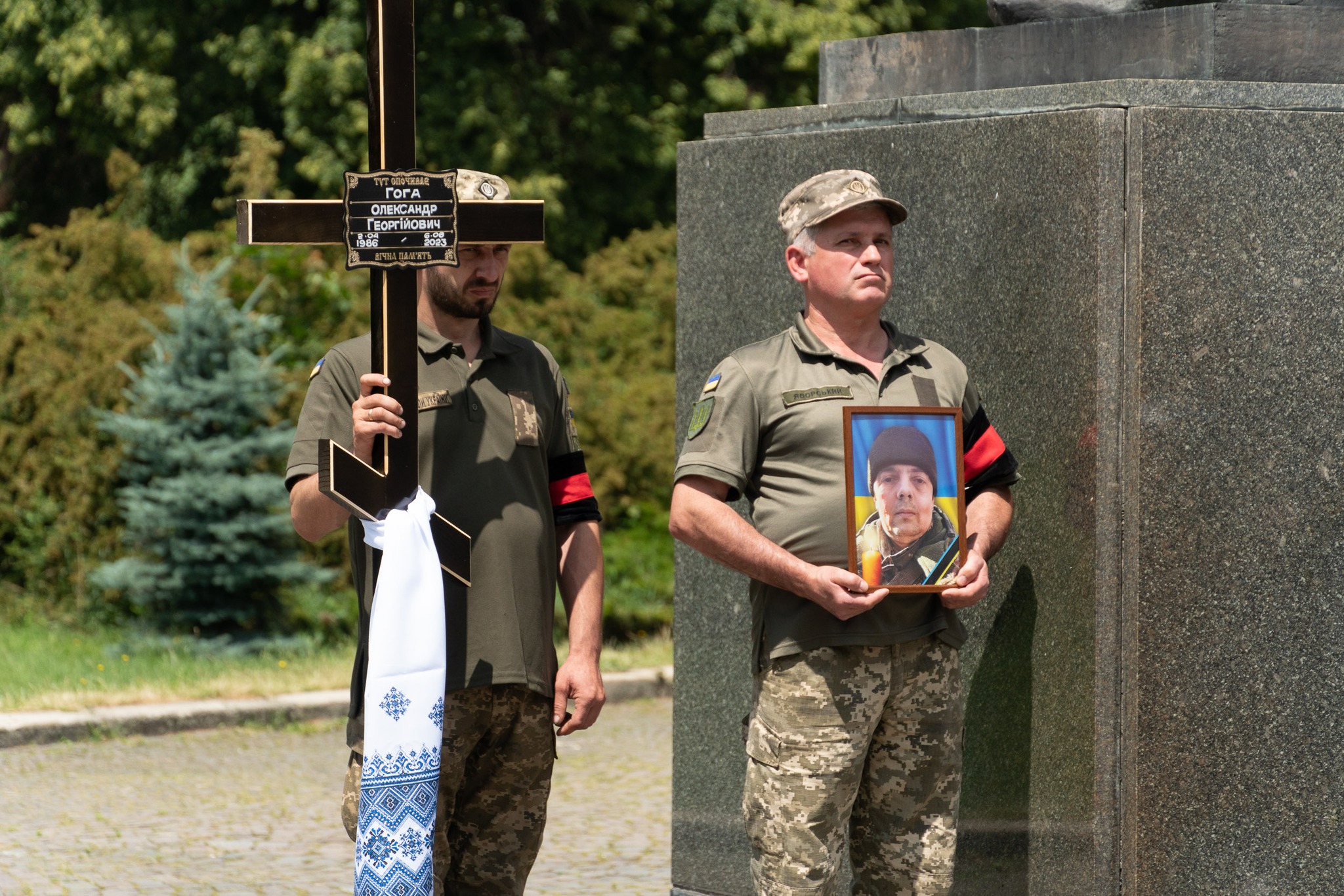 В Ужгороді попрощалися із загиблим на війні захисником Олександром Гогою