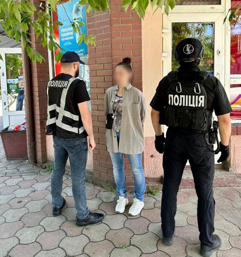Розповсюджувала амфетамін: на Ужгородщині затримали наркотогровку