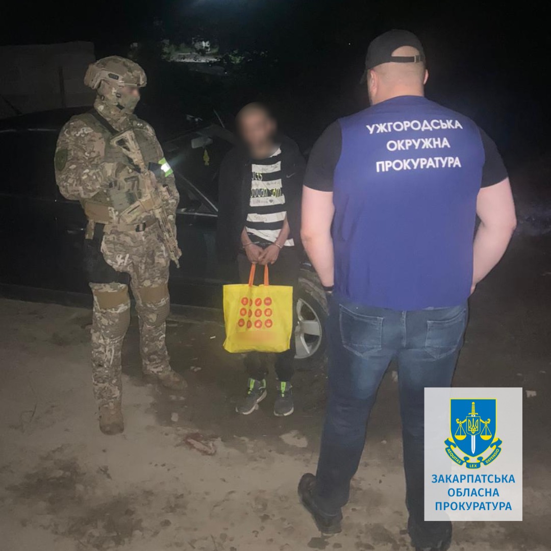 Зберігали вдома десятки згортків з психотропами для збуту та боєприпаси: подружжю з Великого Березного обрали запобіжний захід