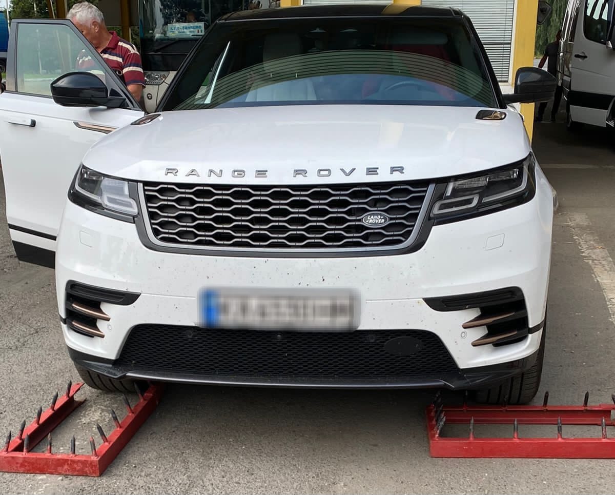 Викрадений в Польщі: на Закарпатті виявили Range Rover, розшукуваний Інтерполом