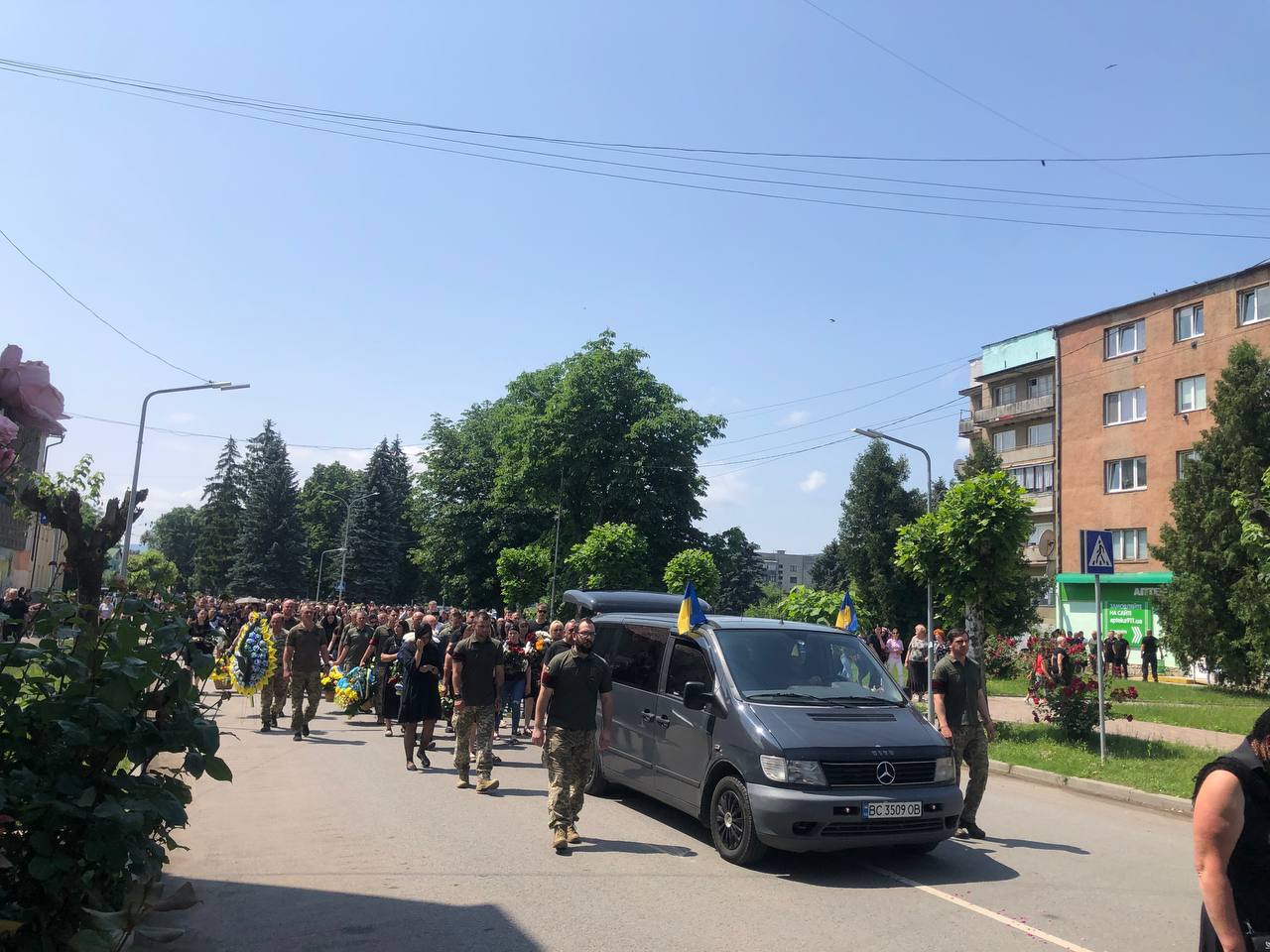 У Великому Березному провели в останню путь полеглого у війні Василя Буртина