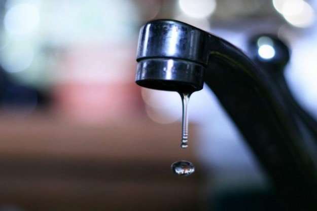 Частина Ужгорода знову без води: працівники водоканалу проводять аварійні роботи