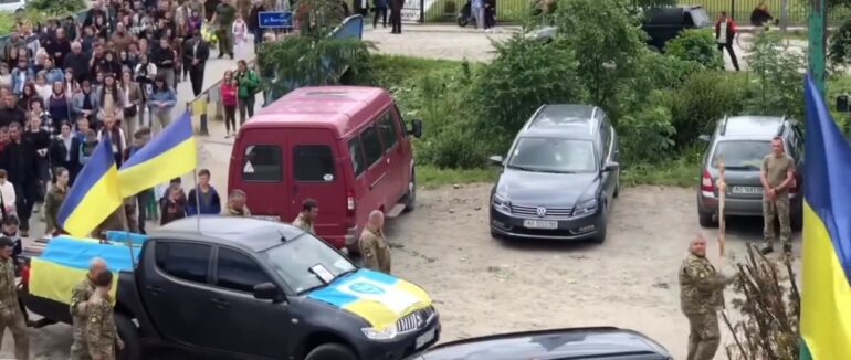 На Рахівщині провели в останню путь полеглого у війні воїна Петра Николайчука