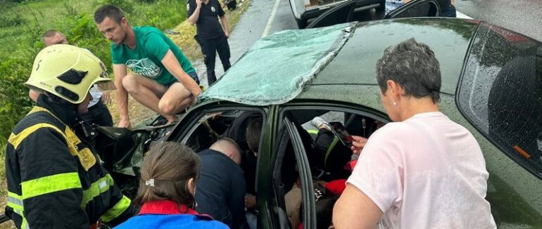 Рятувальники показали фото з місця жахливої ДТП на Мукачівщині