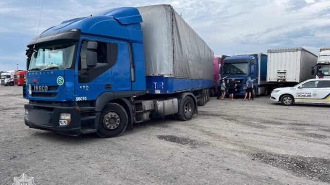 На Ужгородщині двоє нетверезих далекобійників скоїли ДТП