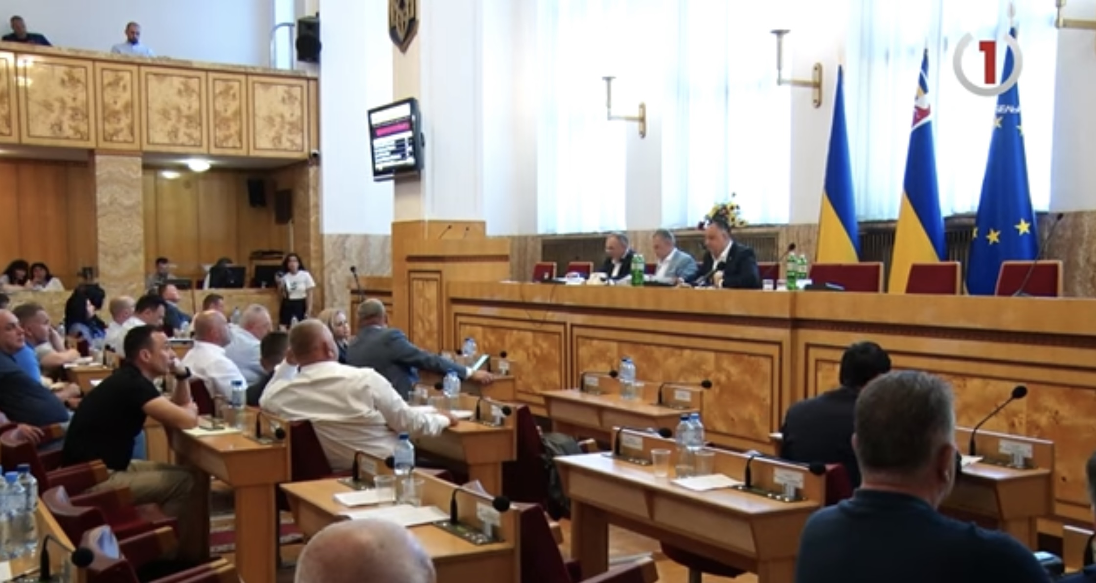 Питання області в сесійній залі: депутати Закарпатської облради провели чергове засідання (ВІДЕО)
