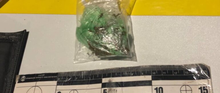 Вночі поліція затримала мукачівцівця з наркотиками