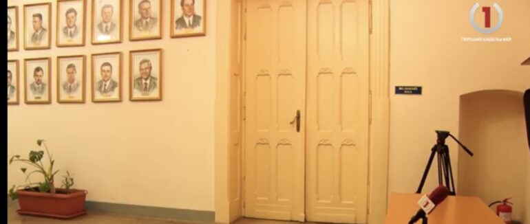 Мер до зали не зʼявився: у Мукачеві вчергове не відбулося сесійне засідання (ВІДЕО)