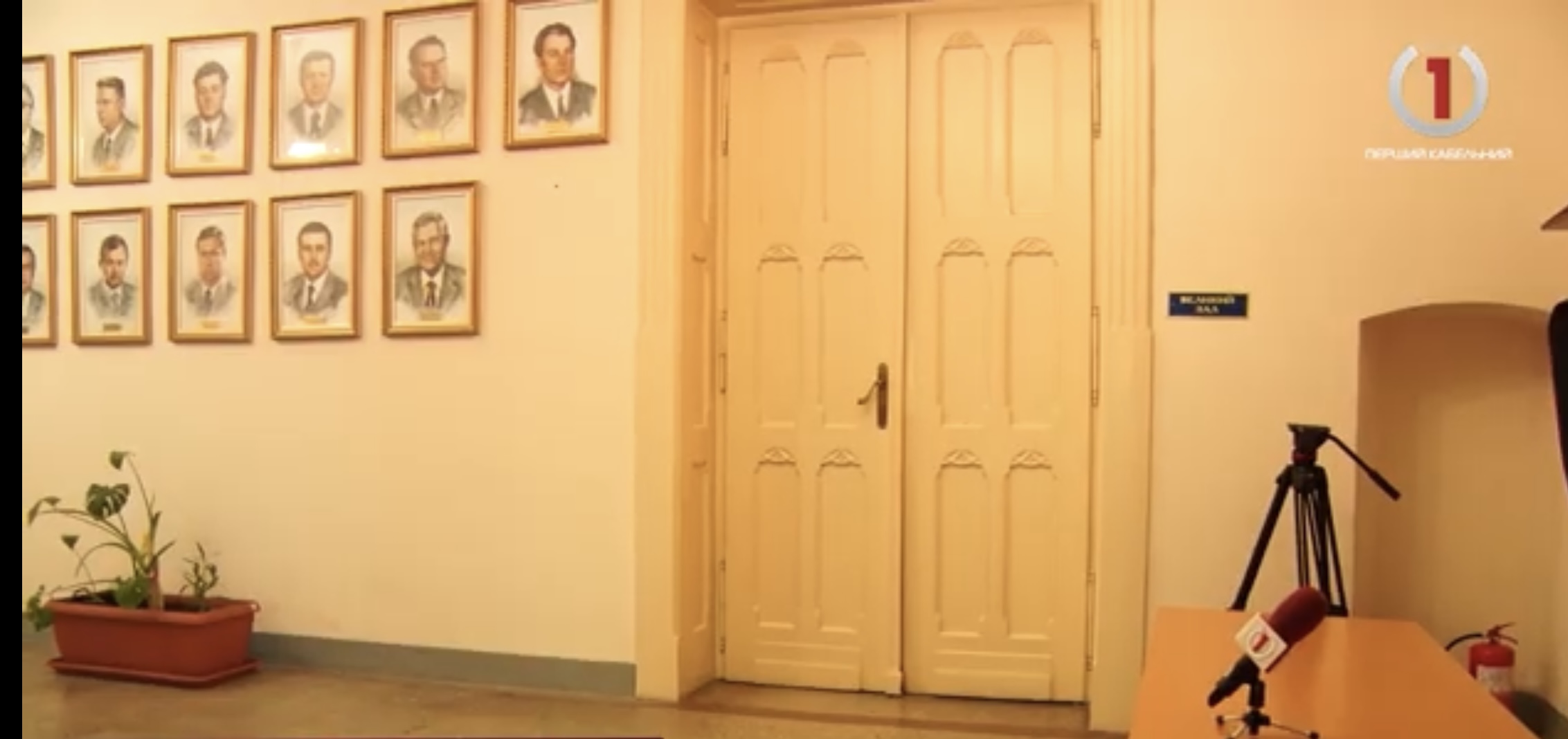 Мер до зали не зʼявився: у Мукачеві вчергове не відбулося сесійне засідання (ВІДЕО)