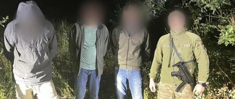 На Закарпатті троє чоловіків за 14 000 доларів намагались потрапити в Угорщину