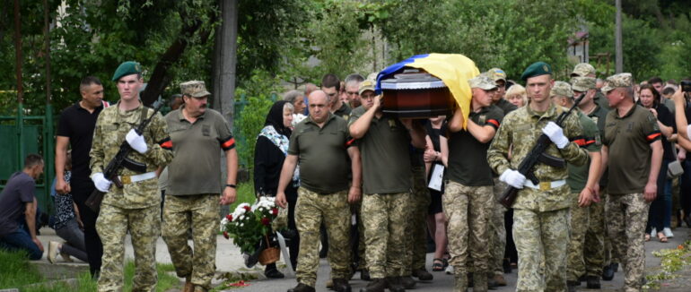 На Закарпатті прощалися з полеглим героєм-прикордонником