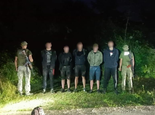 На Закарпатті затримано чоловіків, які намагались втекти за кордон
