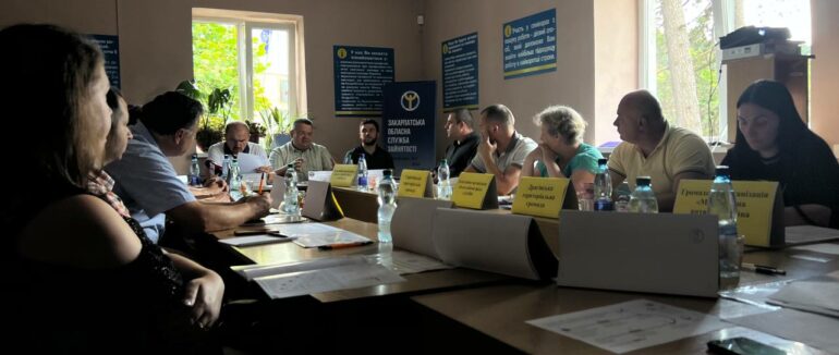 Ситуацію на ринку праці та працевлаштування ВПО у області: на Закарпатті відбувся круглий стіл (ФОТО)