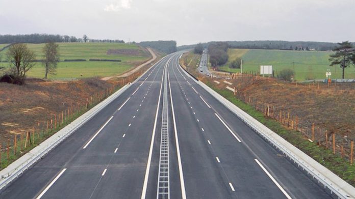 В Україні з`являться платні дороги для вантажних авто
