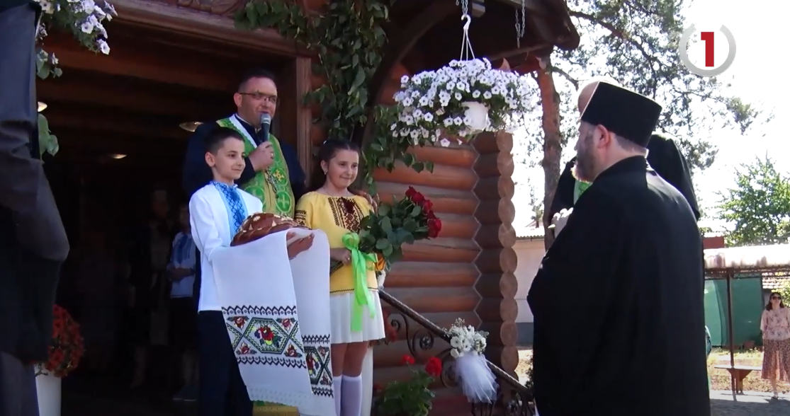 Довгоочікуване освячення: у Свято-Троїцькій церкві Мукачева з`явилися новий іконостас і дзвони (ВІДЕО)