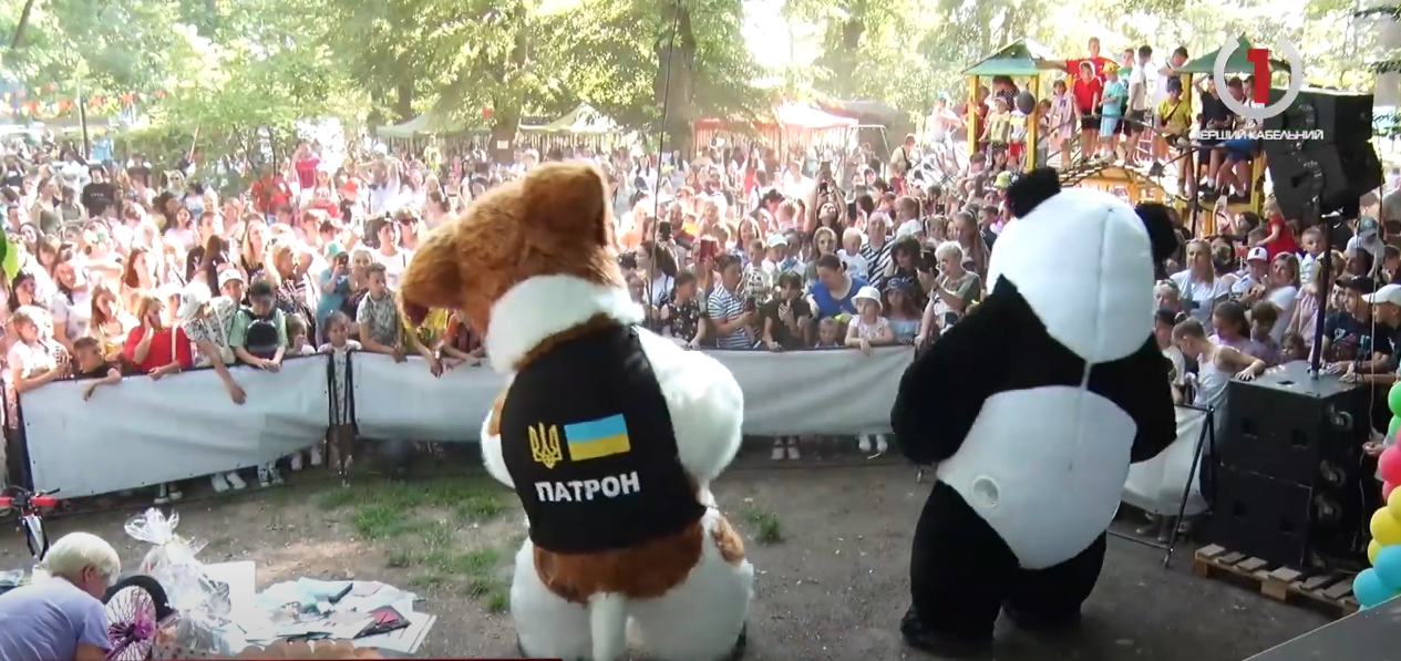 Свято із найсильнішою людиною України та світу: у Виноградові відбувся щорічний захід для дітей (ВІДЕО)