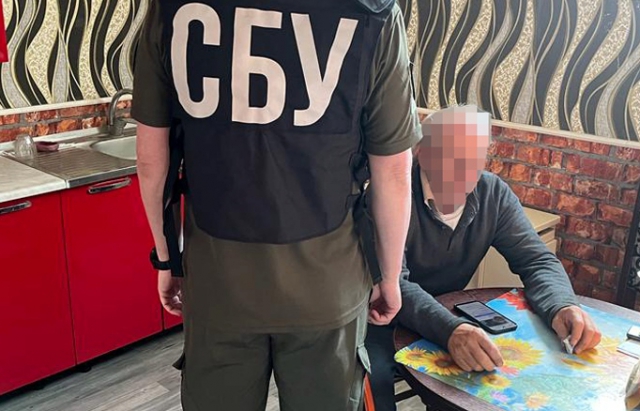 На Закарпатті СБУ викрила агітатора, який схвалював збройну агресію рф і дискредитував українських захисників