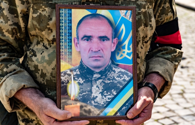 Ужгород попрощався з полеглим Героєм Василем Оленем