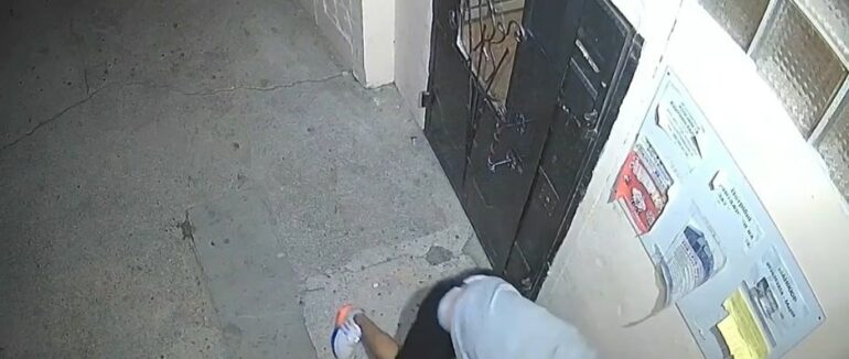 Двох підлітків, які жорстоко побили чоловіка в Ужгороді, вже затримано: офіційна інформація щодо інциденту