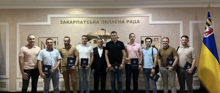 Голова облради до Дня Державності України відзначив волонтерів та медика швидкої