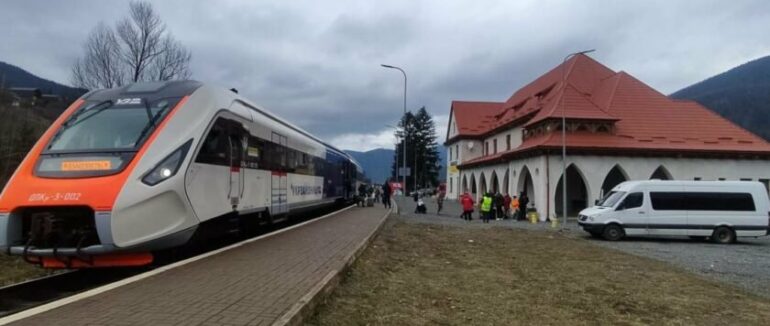 Укрзалізниця змінює графік курсування “гірських шатлів” зі Львова до Карпат