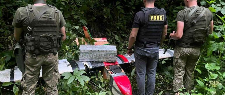 Закарпатські прикордонники помітили поблизу кордону саморобний безпілотник