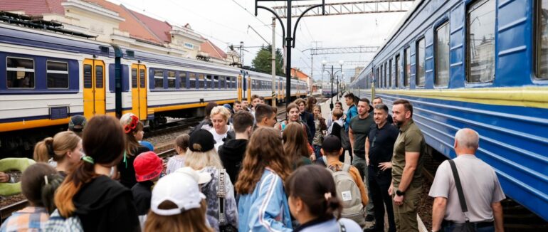 До Закарпаття прибув потяг з дітьми з Херсонщини