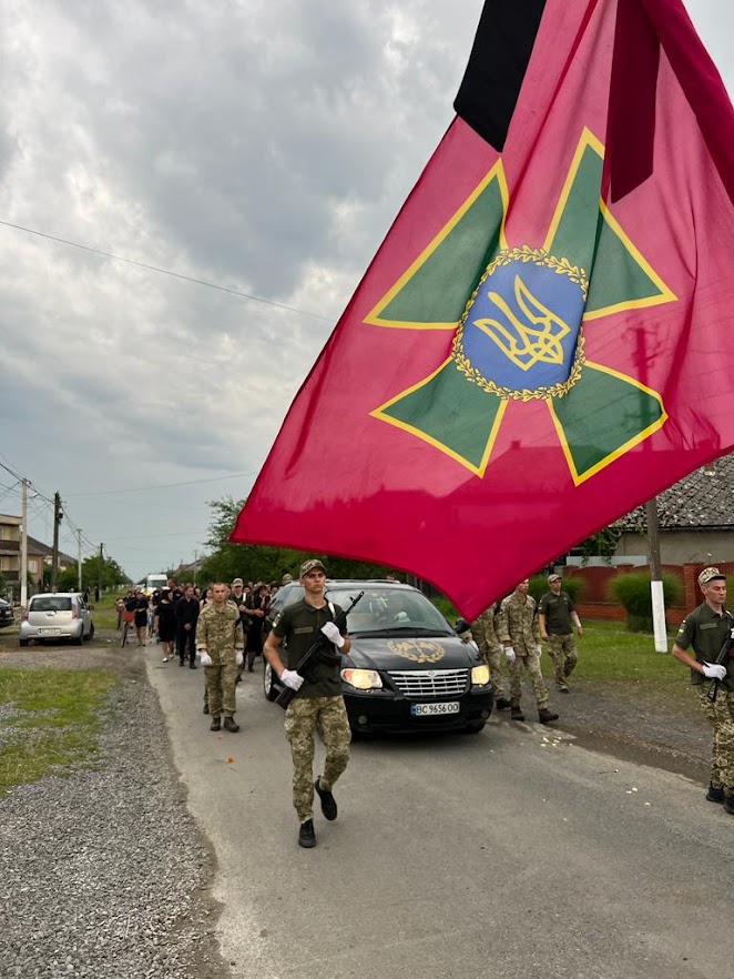 На Мукачівщині провели в останню путь прикордонника Василя Іваньо
