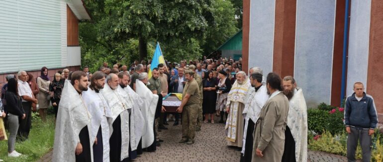 У Тячівському районі провели в останню путь полеглого Героя Івана Куцина