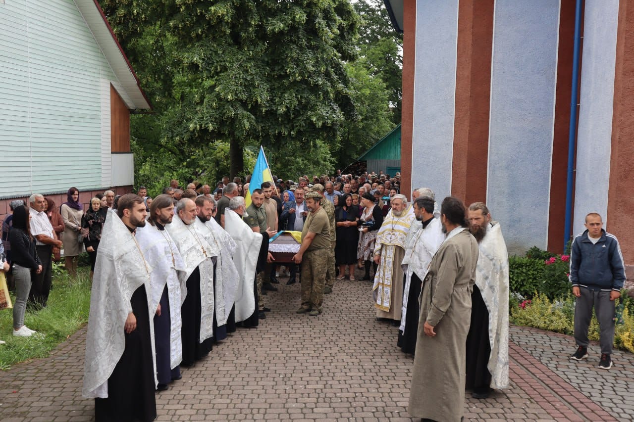 У Тячівському районі провели в останню путь полеглого Героя Івана Куцина