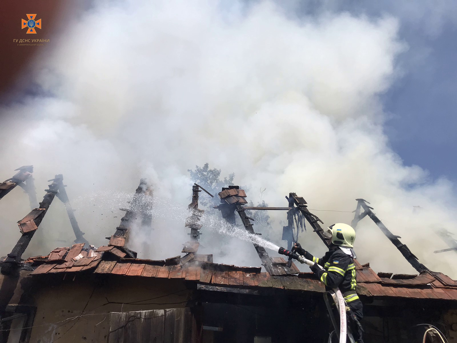На Берегівщині трапилася пожежа у надвірній споруді