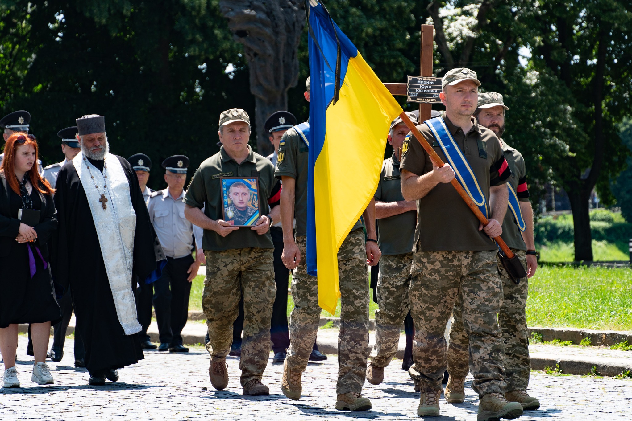 В Ужгороді проведи в останню путь полеглого Героя Юрія Михнича