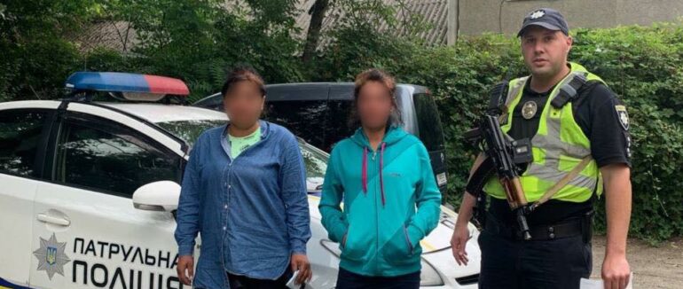 В Ужгороді патрульні виявили ймовірних крадійок мобільного телефона